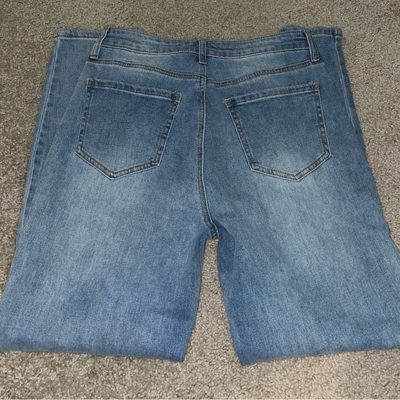 NWT Ripped Baggy Style Jeans - Picture 4 of 4